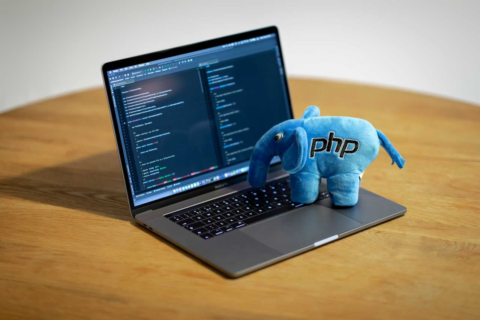 List some Aggregates methods provided by query builder in Laravel?